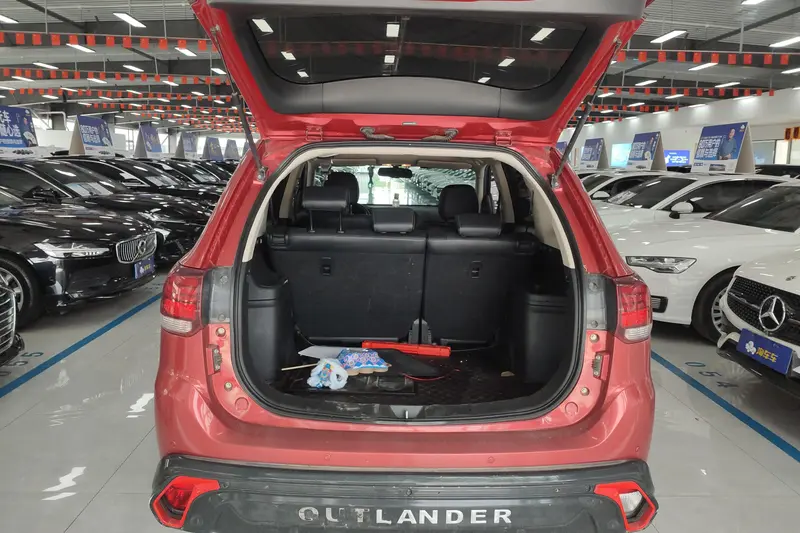 Outlander 2018 2.0L 2WD Honor Edition 5 seats