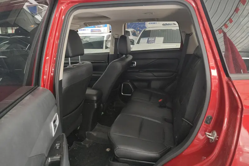 Outlander 2018 2.0L 2WD Honor Edition 5 seats