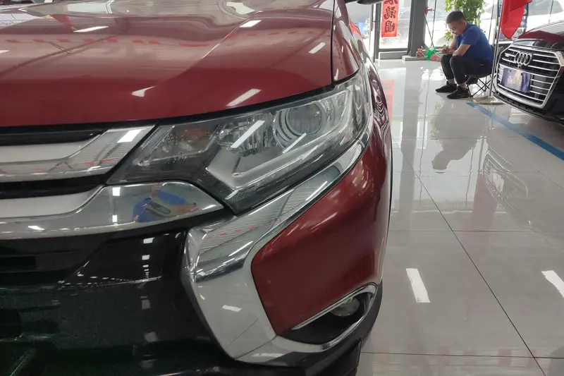 Outlander 2018 2.0L 2WD Honor Edition 5 seats