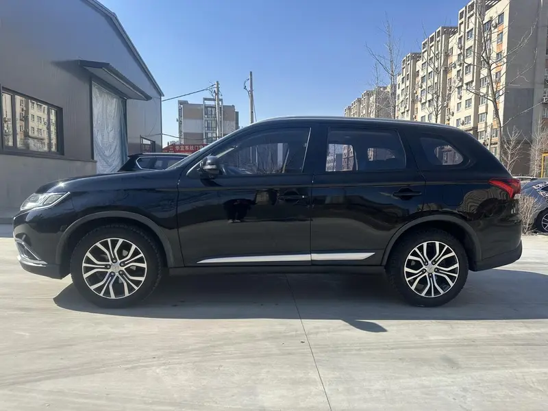 Outlander 2018 2.0L 2WD Honor Edition 5 seats