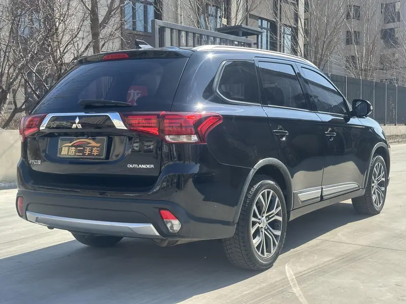 Outlander 2018 2.0L 2WD Honor Edition 5 seats