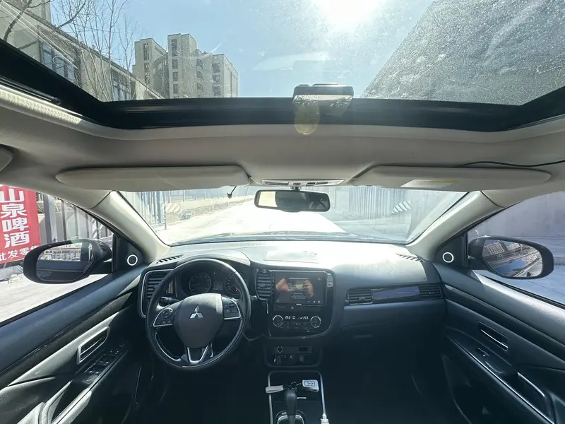 Outlander 2018 2.0L 2WD Honor Edition 5 seats