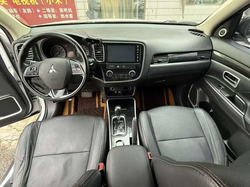 Outlander 2018 2.0L 2WD Honor Edition 5 seats