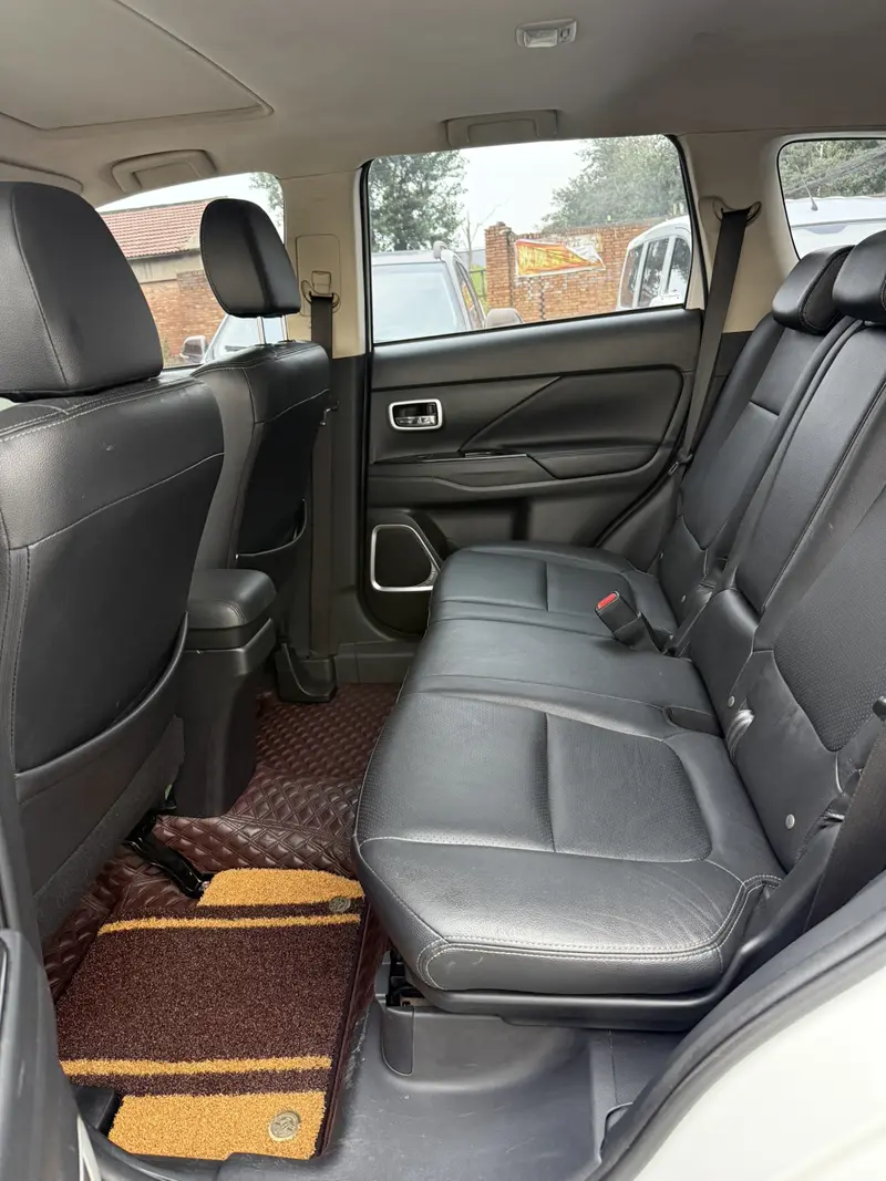 Outlander 2018 2.0L 2WD Honor Edition 5 seats