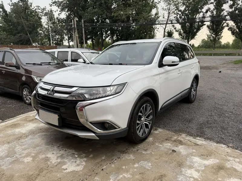 Outlander 2018 2.0L 2WD Honor Edition 5 seats
