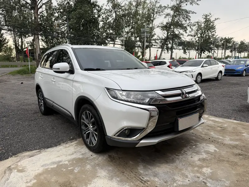 Outlander 2018 2.0L 2WD Honor Edition 5 seats