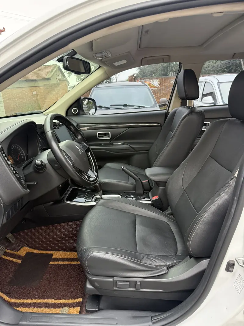 Outlander 2018 2.0L 2WD Honor Edition 5 seats