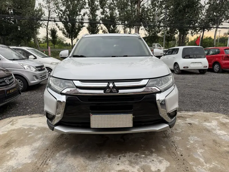 Outlander 2018 2.0L 2WD Honor Edition 5 seats
