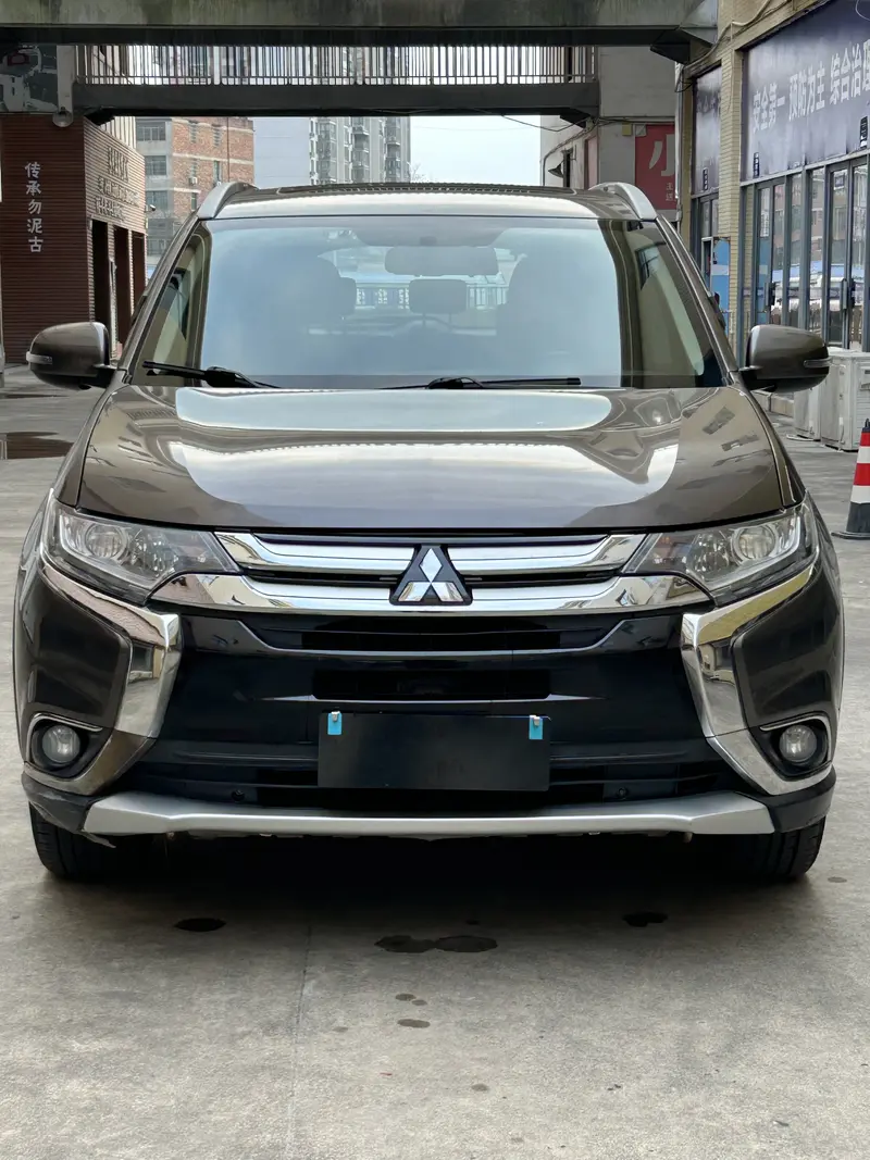 Outlander 2017 2.0L 2WD Honor Edition 5 seats