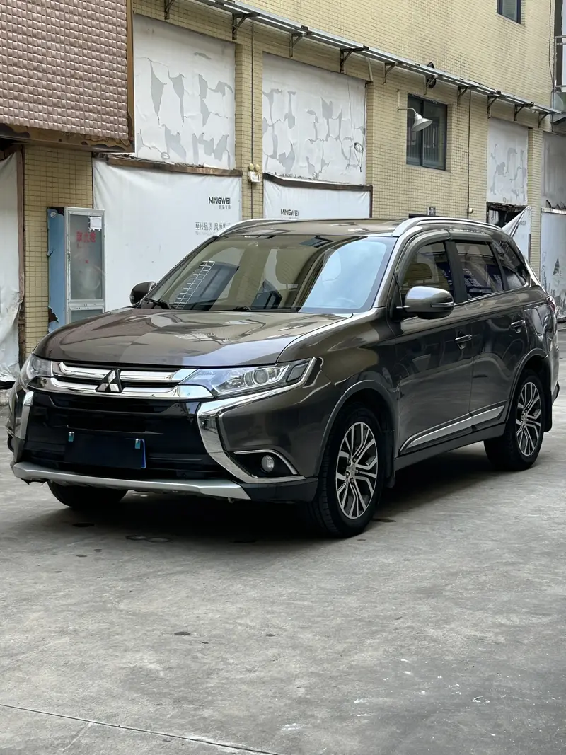 Outlander 2017 2.0L 2WD Honor Edition 5 seats