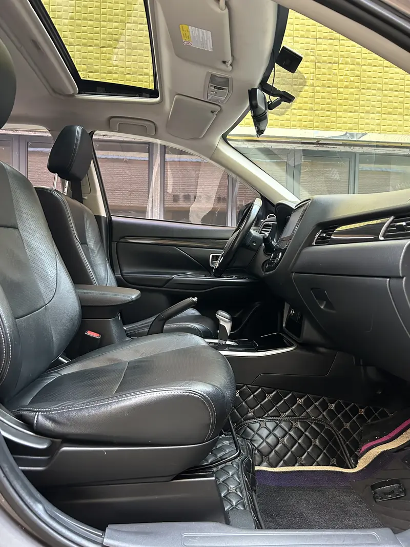 Outlander 2017 2.0L 2WD Honor Edition 5 seats