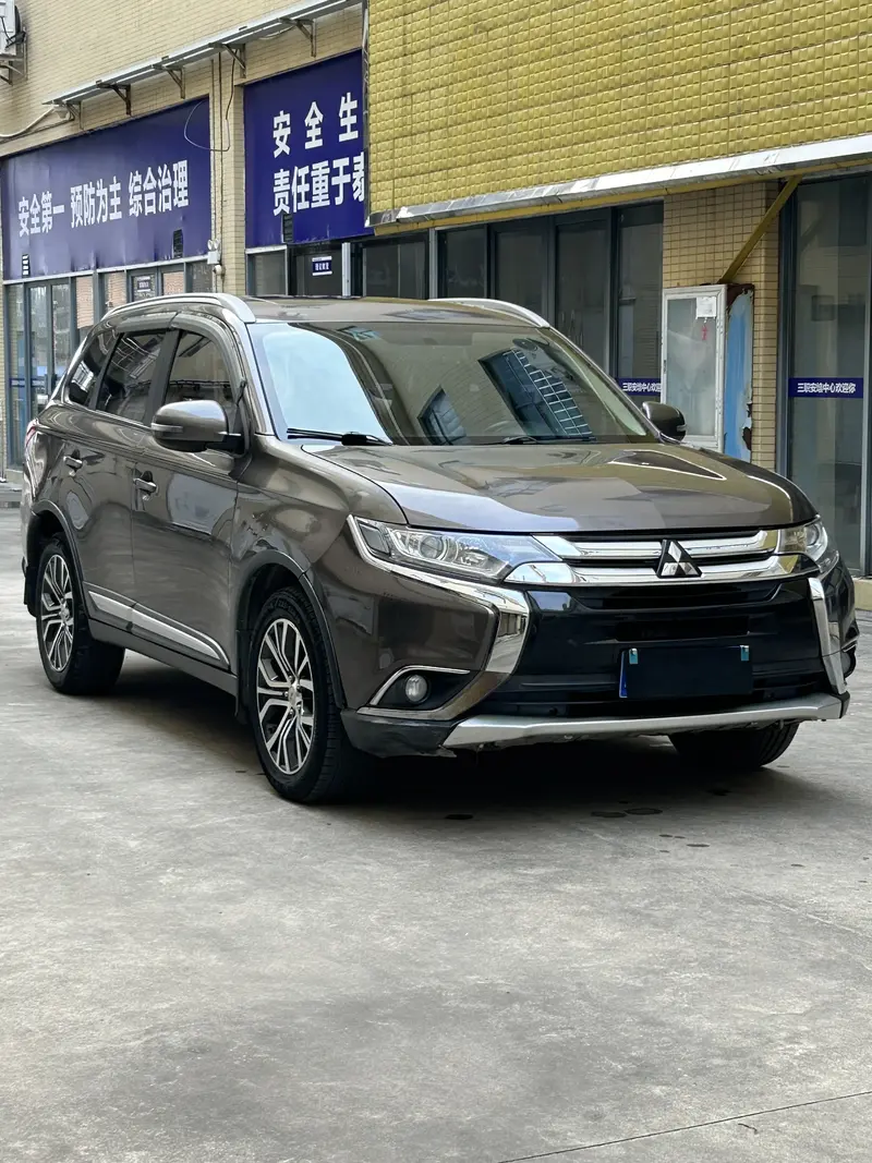 Outlander 2017 2.0L 2WD Honor Edition 5 seats