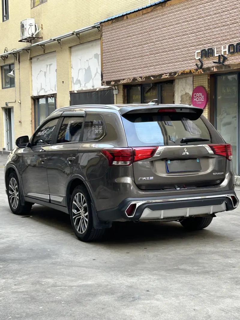 Outlander 2017 2.0L 2WD Honor Edition 5 seats