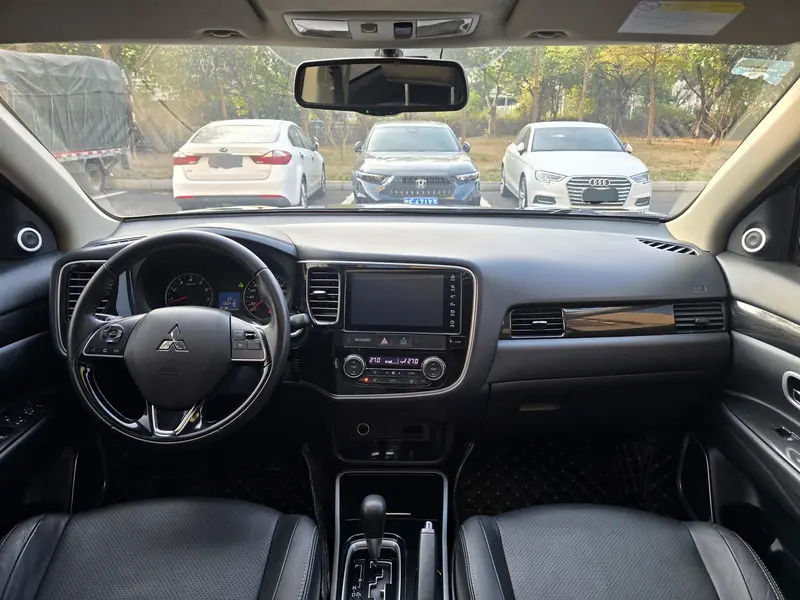 Outlander 2017 2.0L 2WD Honor Edition 5 seats