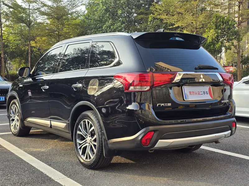 Outlander 2017 2.0L 2WD Honor Edition 5 seats