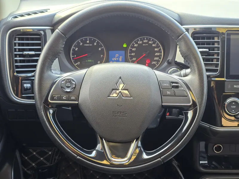 Outlander 2017 2.0L 2WD Honor Edition 5 seats
