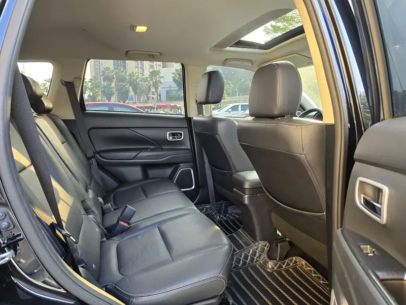 Outlander 2017 2.0L 2WD Honor Edition 5 seats