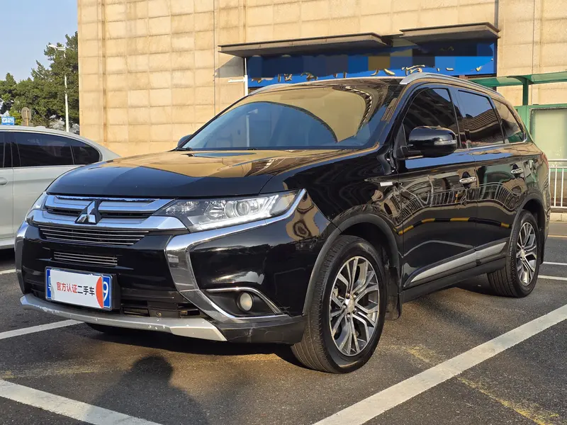 Outlander 2017 2.0L 2WD Honor Edition 5 seats
