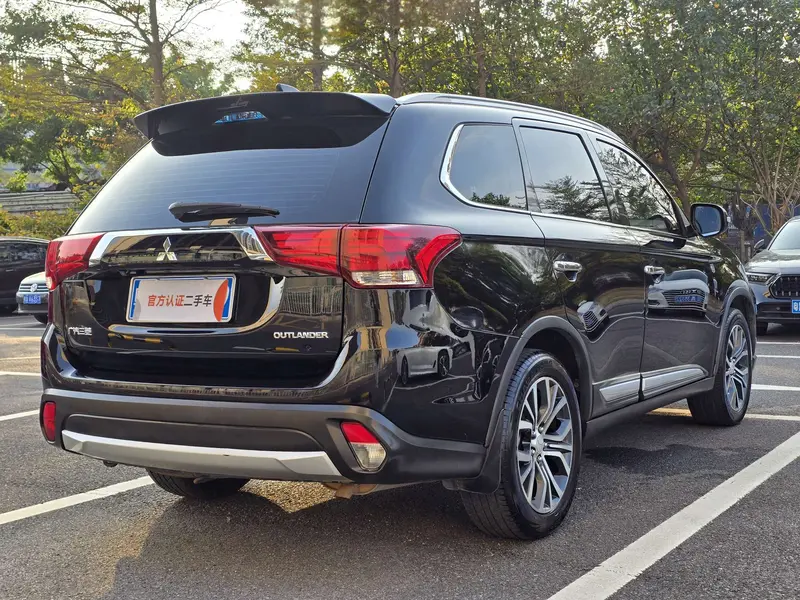 Outlander 2017 2.0L 2WD Honor Edition 5 seats