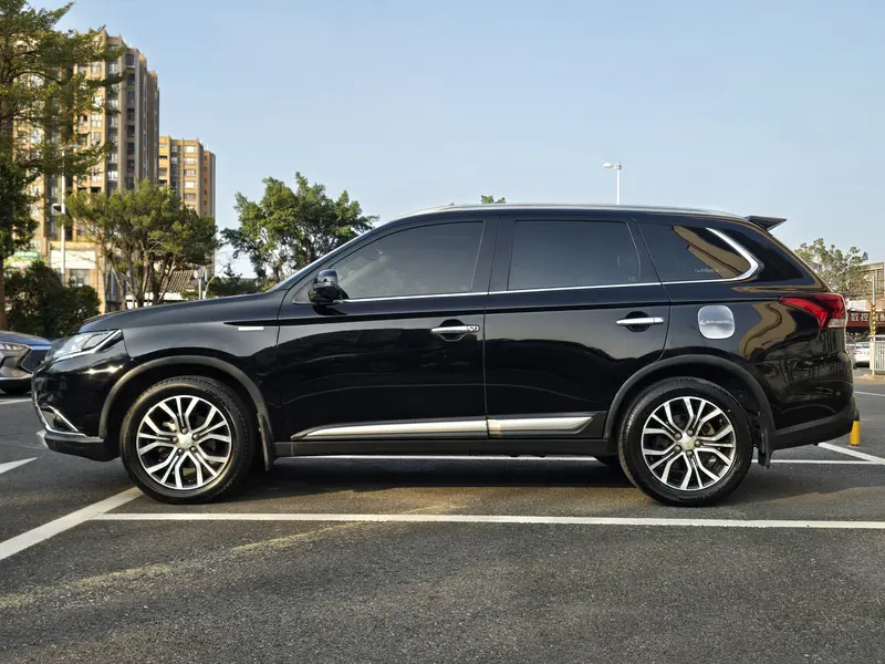 Outlander 2017 2.0L 2WD Honor Edition 5 seats