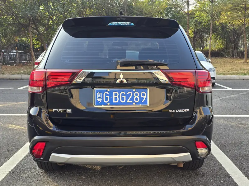 Outlander 2017 2.0L 2WD Honor Edition 5 seats