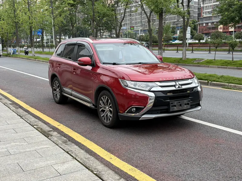 Outlander 2018 2.0L 2WD Honor Edition 5 seats