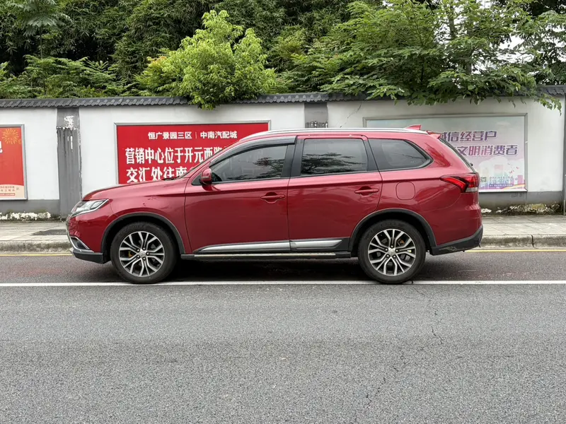 Outlander 2018 2.0L 2WD Honor Edition 5 seats