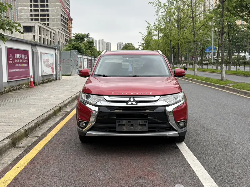 Outlander 2018 2.0L 2WD Honor Edition 5 seats