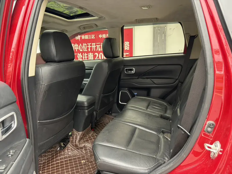 Outlander 2018 2.0L 2WD Honor Edition 5 seats