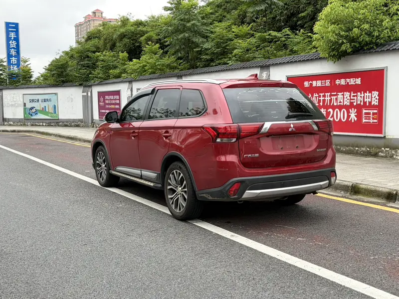 Outlander 2018 2.0L 2WD Honor Edition 5 seats