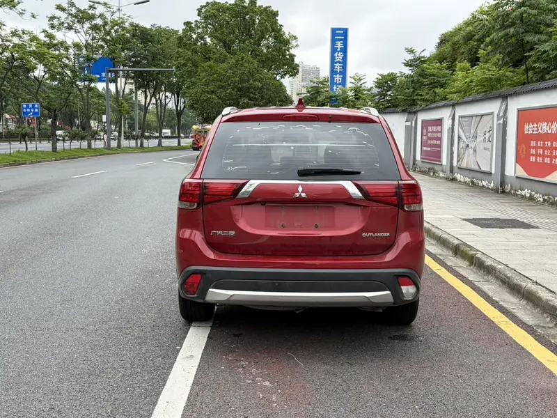 Outlander 2018 2.0L 2WD Honor Edition 5 seats