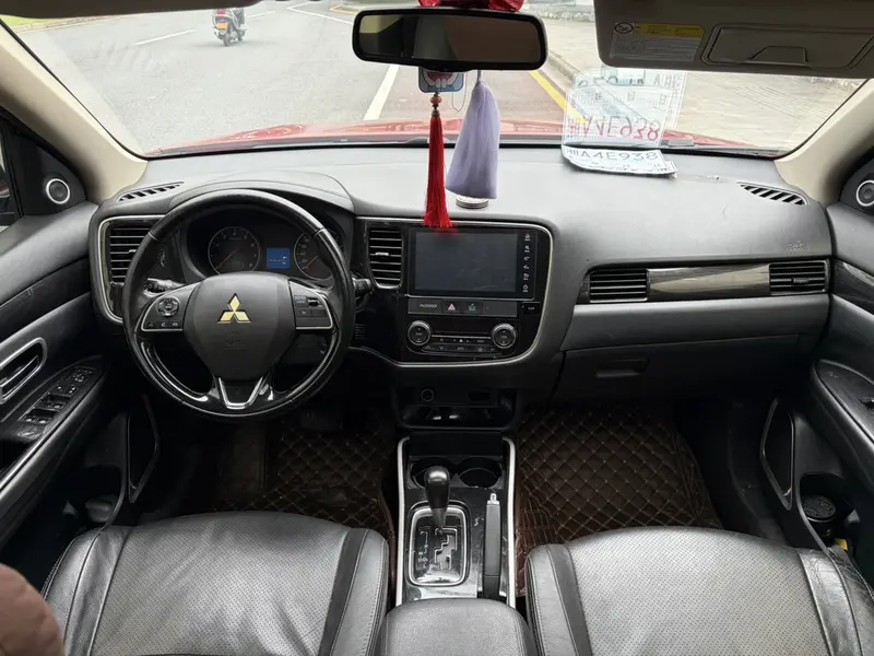 Outlander 2018 2.0L 2WD Honor Edition 5 seats