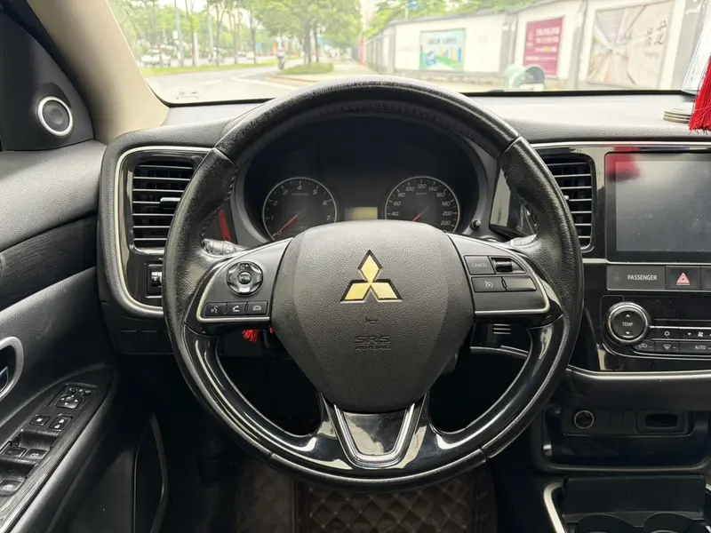 Outlander 2018 2.0L 2WD Honor Edition 5 seats