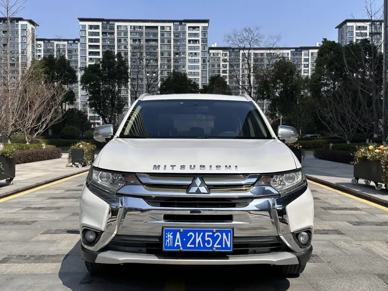 Outlander 2017 2.0L 2WD Honor Edition 5 seats