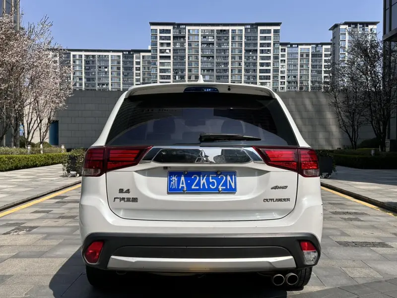 Outlander 2017 2.0L 2WD Honor Edition 5 seats