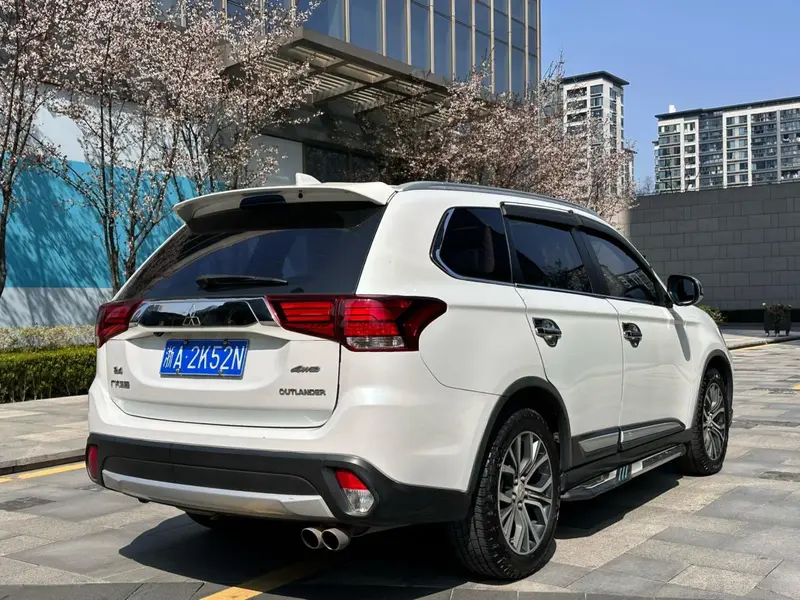 Outlander 2017 2.0L 2WD Honor Edition 5 seats