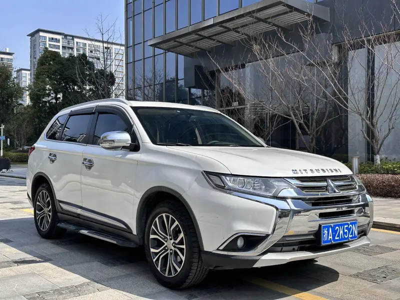 Outlander 2017 2.0L 2WD Honor Edition 5 seats