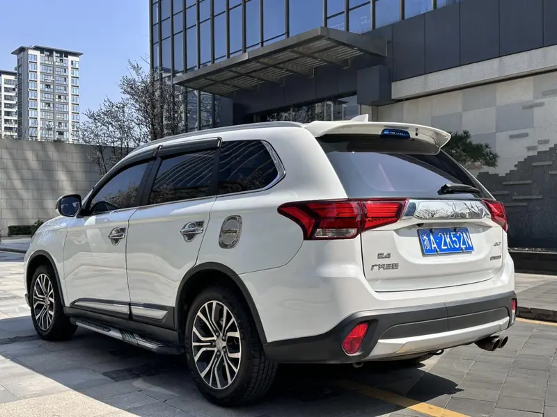 Outlander 2017 2.0L 2WD Honor Edition 5 seats