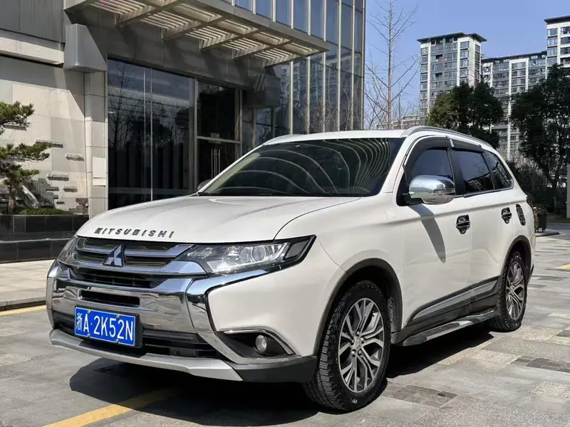 Outlander 2017 2.0L 2WD Honor Edition 5 seats