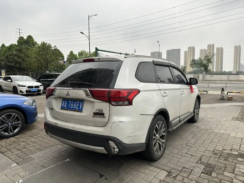 Outlander 2018 2.0L 2WD Jiale Edition 7 seats