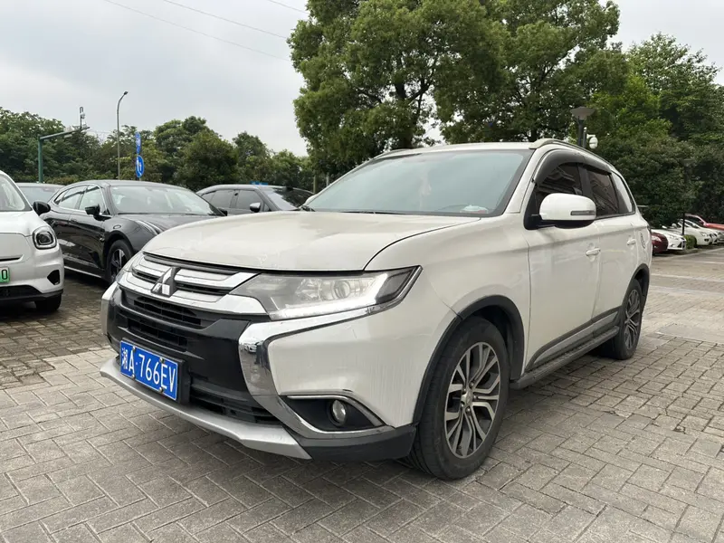 Outlander 2018 2.0L 2WD Jiale Edition 7 seats