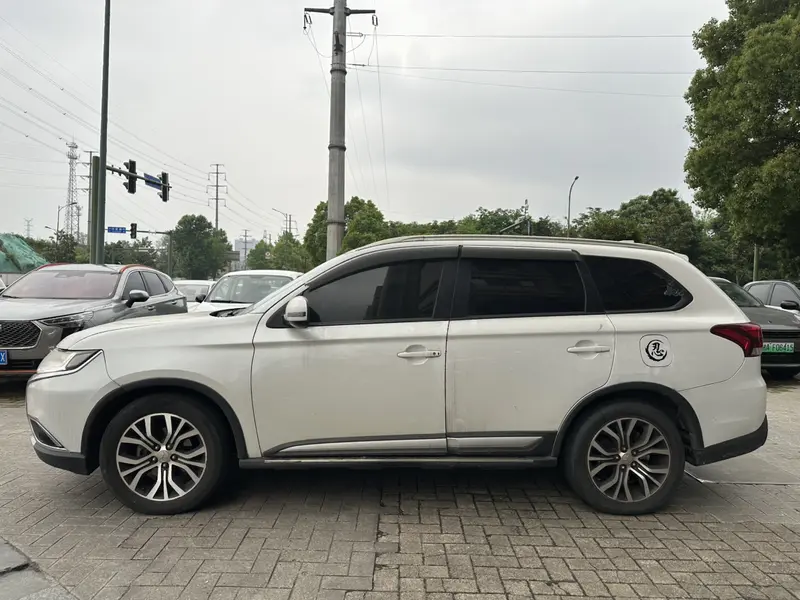 Outlander 2018 2.0L 2WD Jiale Edition 7 seats
