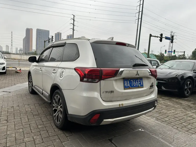 Outlander 2018 2.0L 2WD Jiale Edition 7 seats