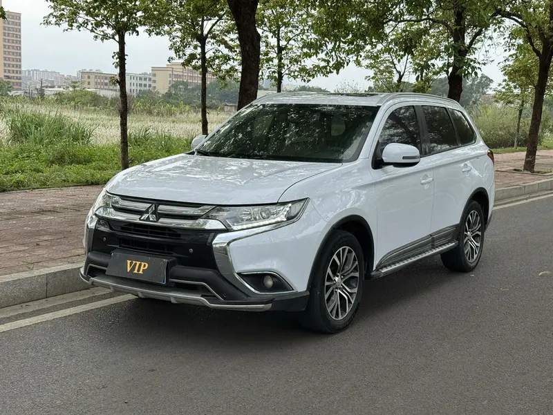 Outlander 2017 2.0L 2WD Honor Edition 5 seats