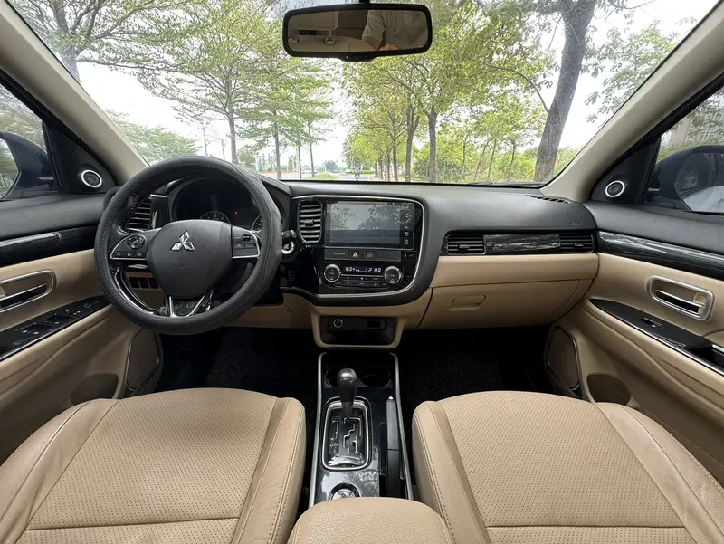 Outlander 2017 2.0L 2WD Honor Edition 5 seats