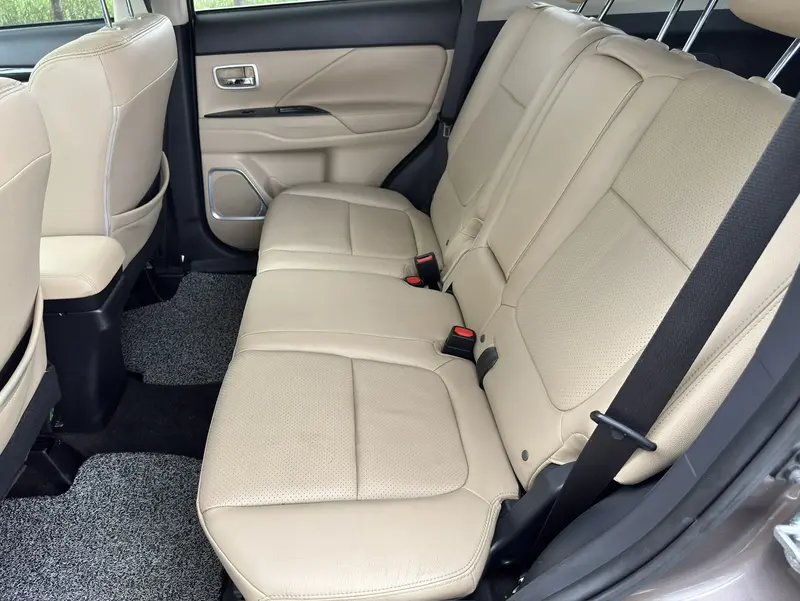 Outlander 2017 2.0L 2WD Honor Edition 5 seats