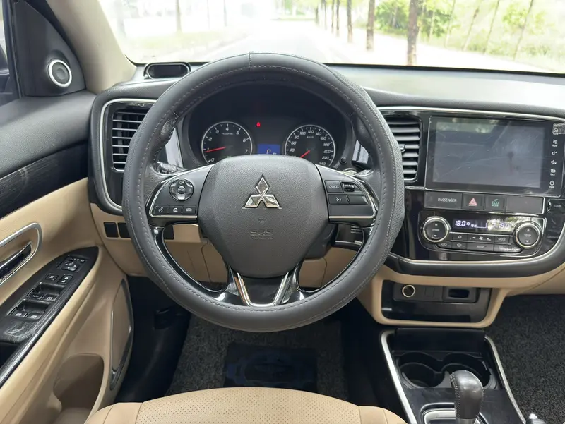 Outlander 2017 2.0L 2WD Honor Edition 5 seats