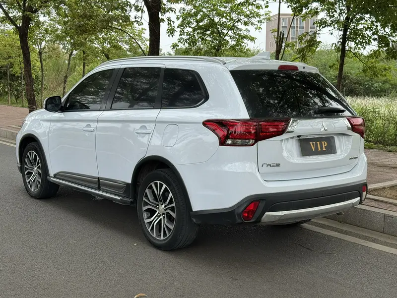 Outlander 2017 2.0L 2WD Honor Edition 5 seats