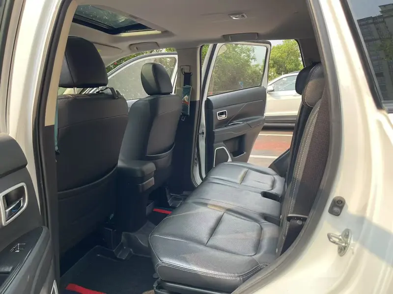 Outlander 2017 2.0L 2WD Honor Edition 5 seats