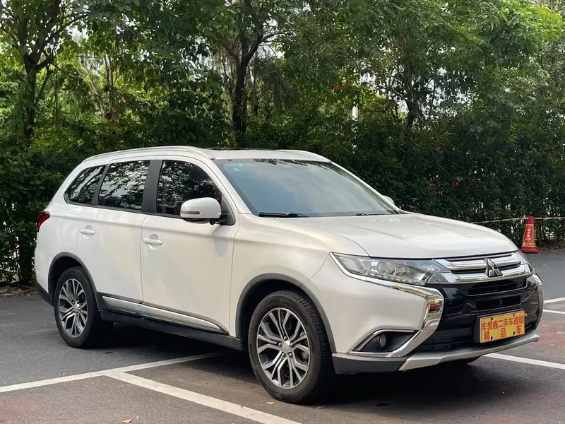 Outlander 2017 2.0L 2WD Honor Edition 5 seats